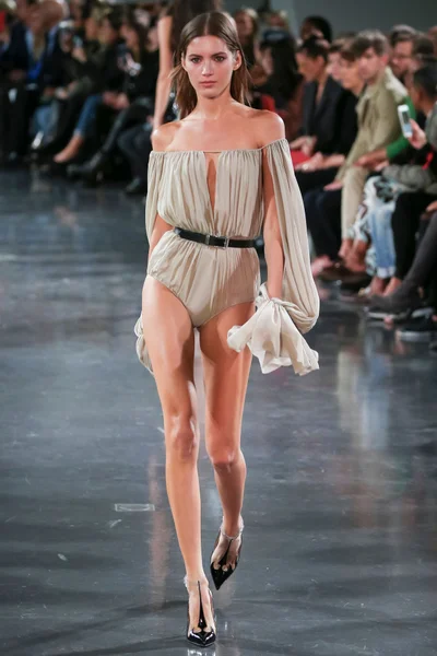 Look 19